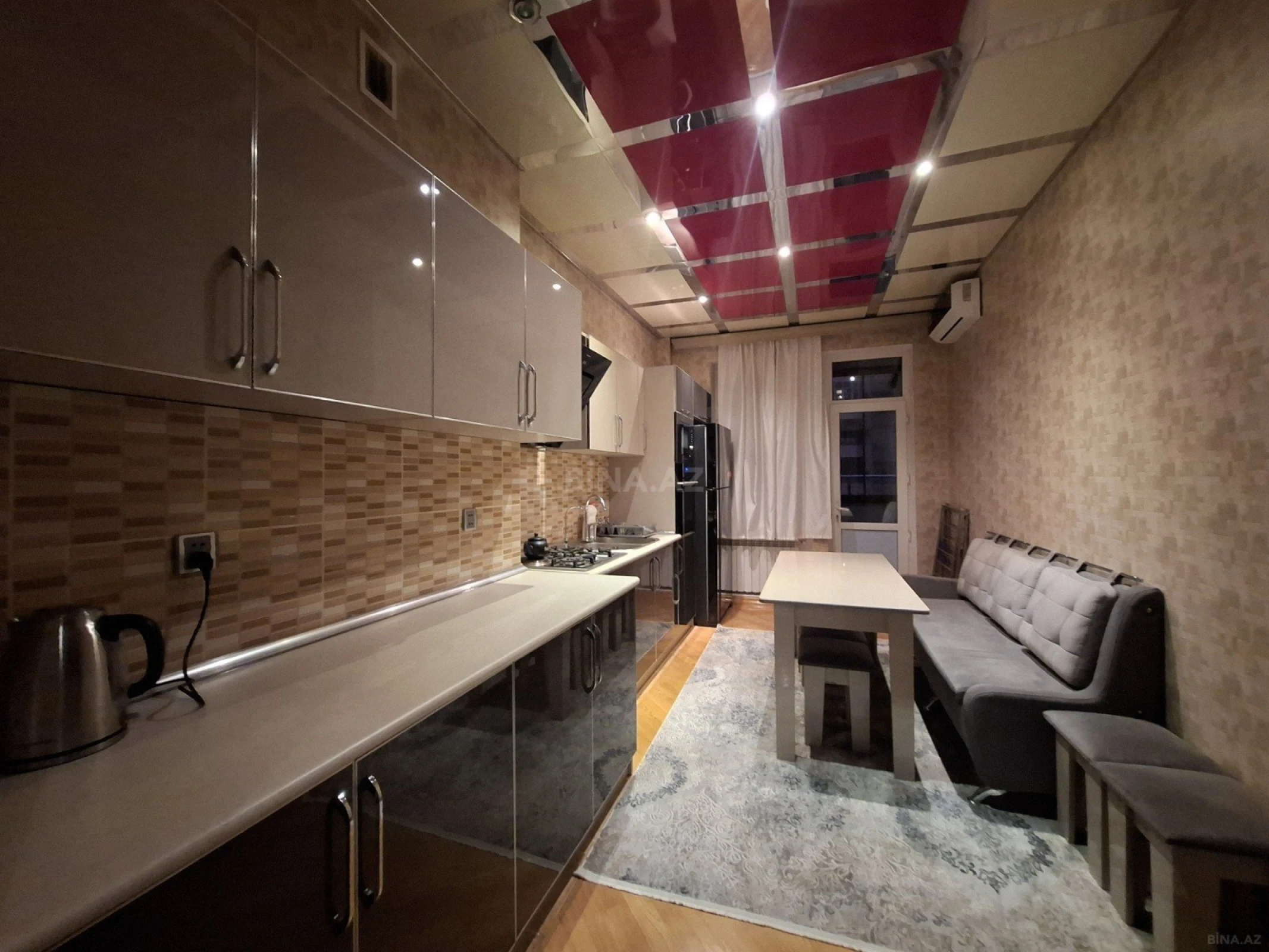 Kirayə verilir 3 otaqlı mənzil 165 m²