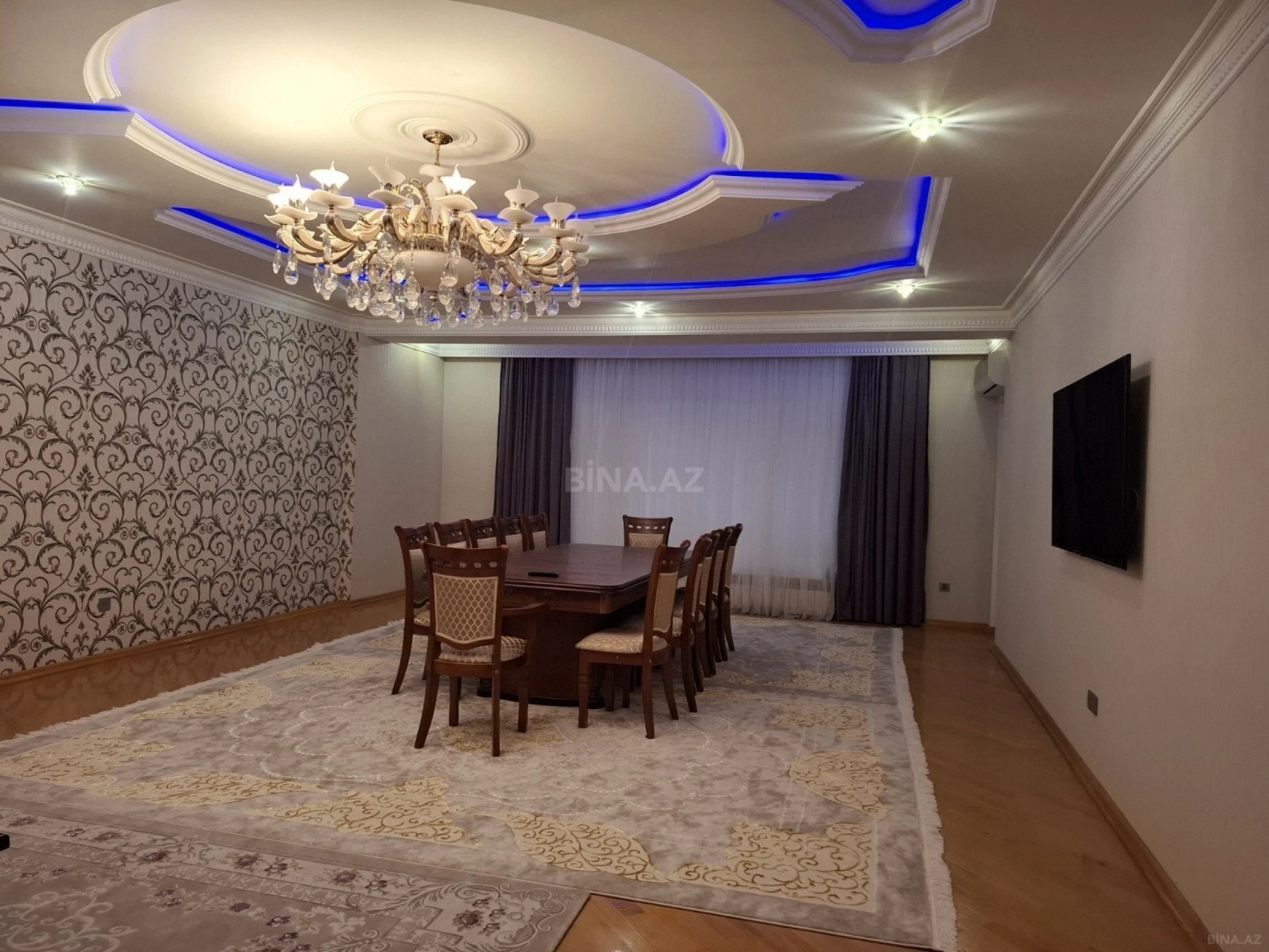 Kirayə verilir 3 otaqlı mənzil 165 m²