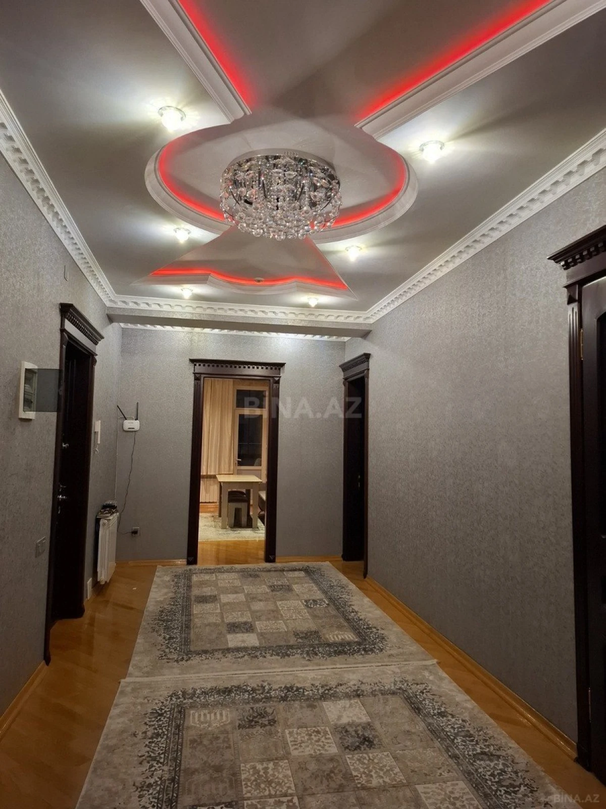 Kirayə verilir 3 otaqlı mənzil 165 m²