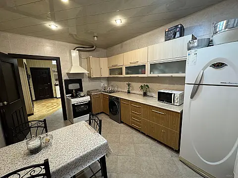 Kirayə verilir 3 otaqlı mənzil 109 m²