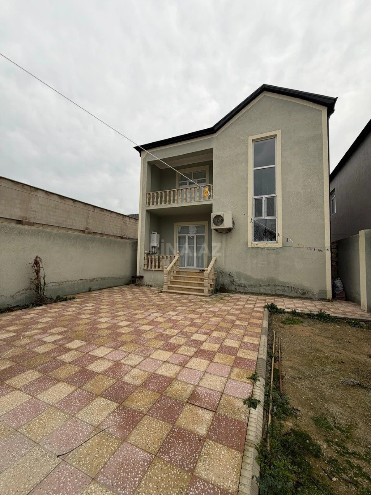 Satılır 4 otaqlı həyət evi 172 m²