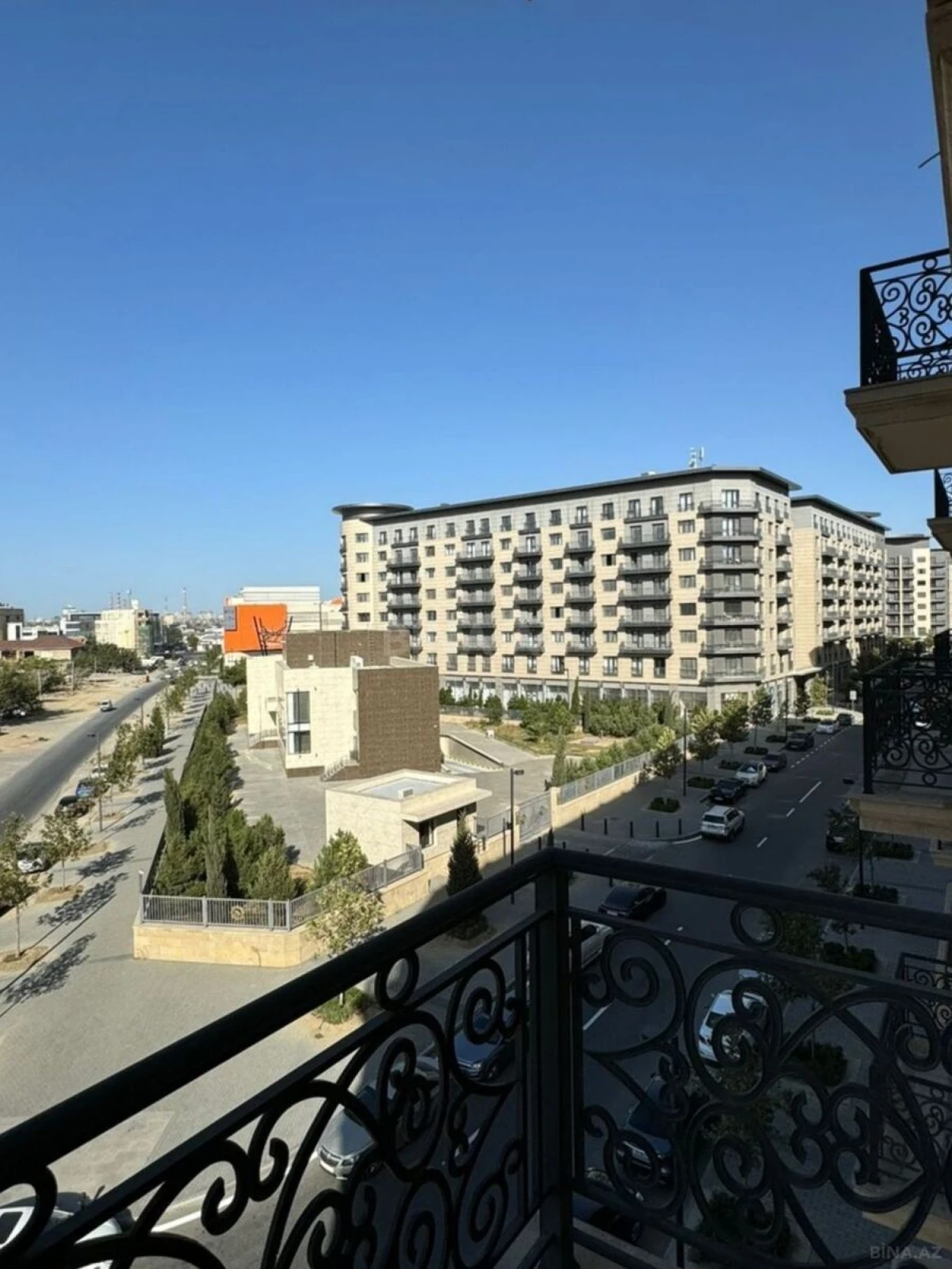 Satılır 5 otaqlı mənzil 197 m²