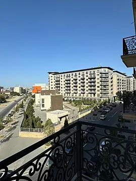 Satılır 5 otaqlı mənzil 197 m²