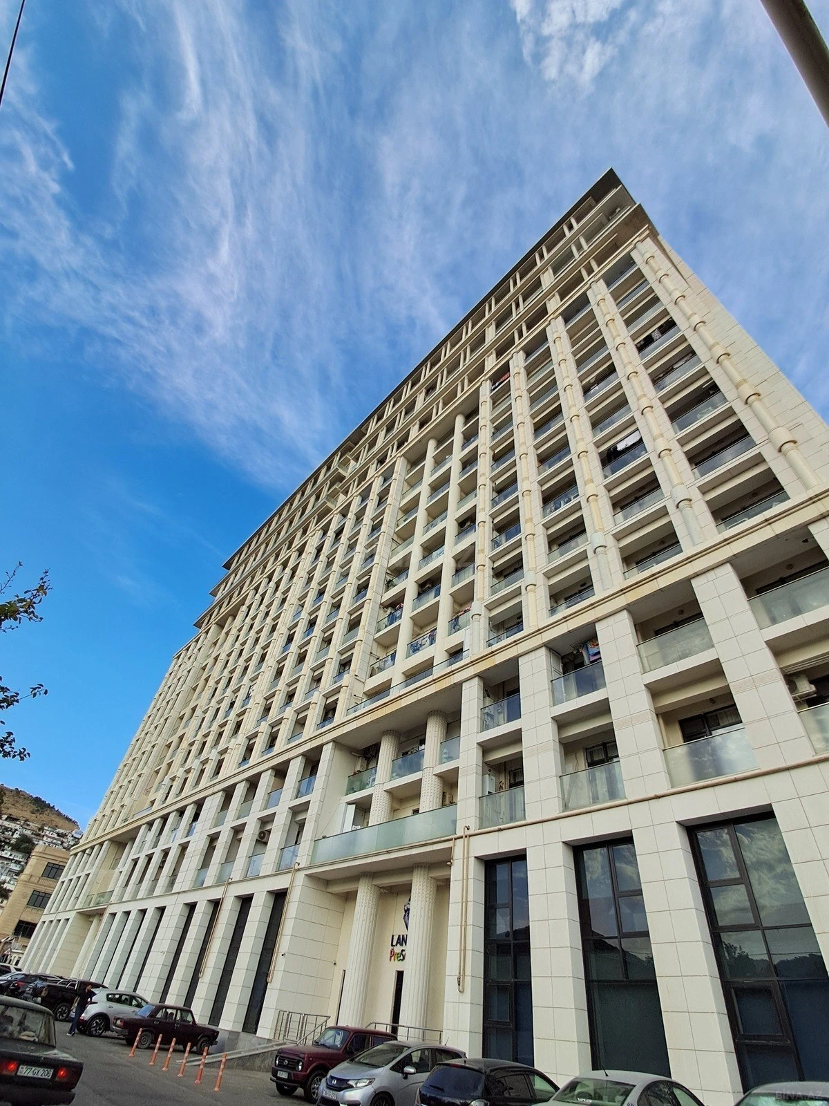 Satılır 3 otaqlı mənzil 91 m²