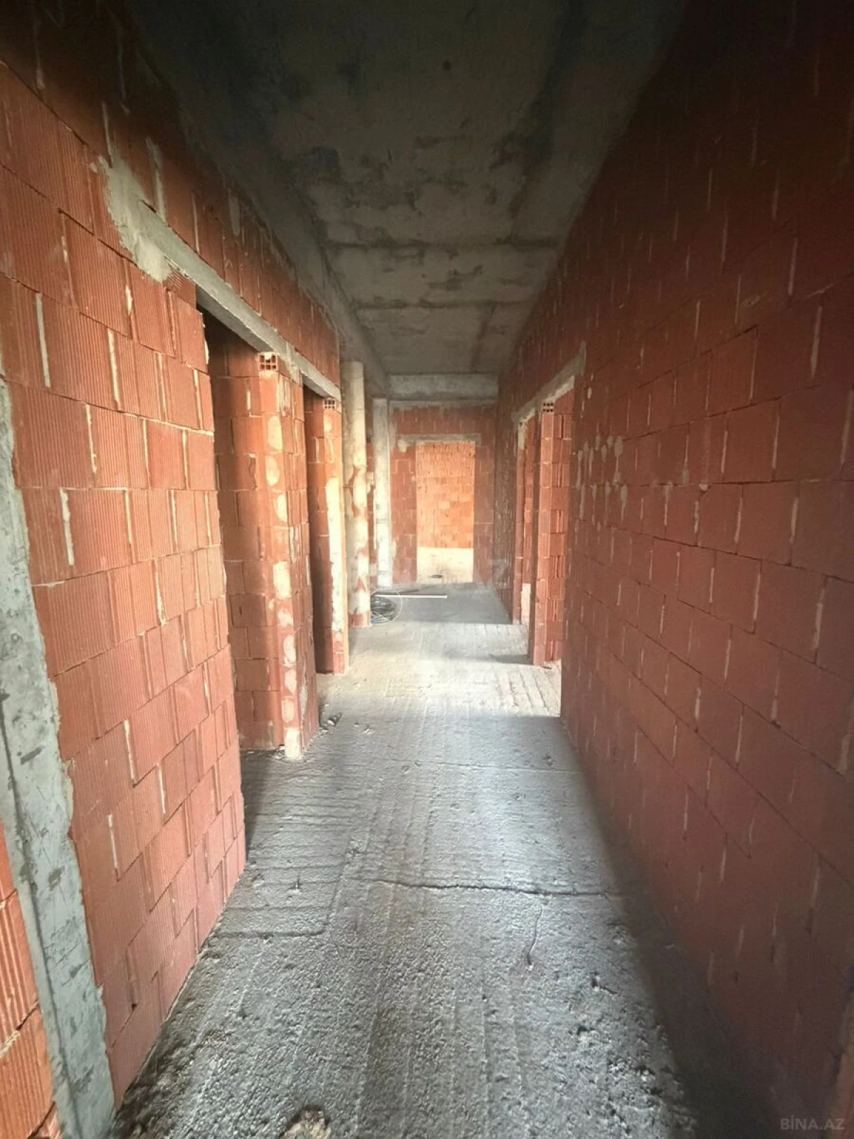 Satılır 4 otaqlı mənzil 193 m²