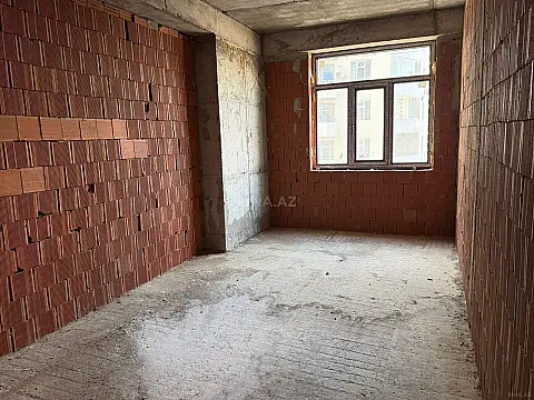 Satılır 4 otaqlı mənzil 193 m²