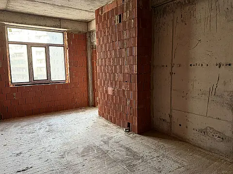 Satılır 4 otaqlı mənzil 193 m²