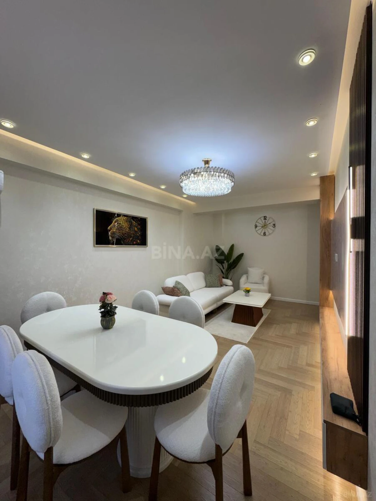 Satılır 3 otaqlı mənzil 135 m²