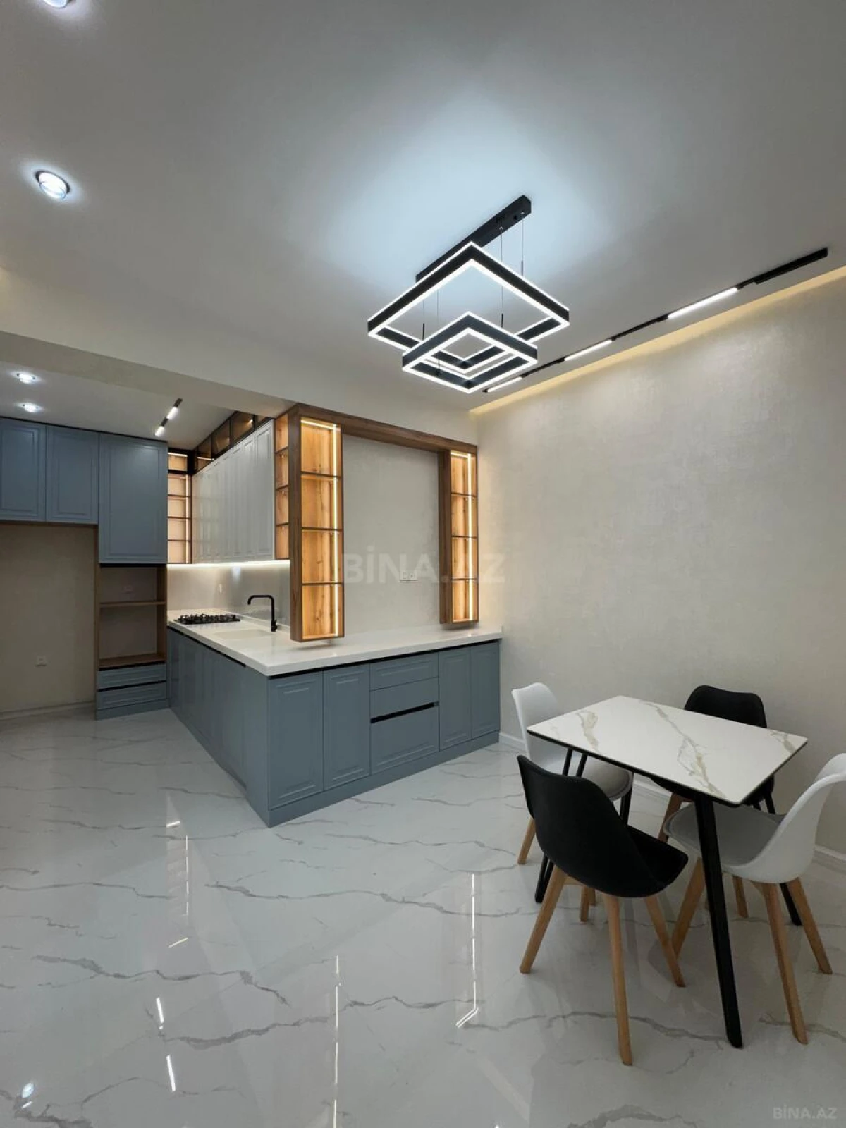 Satılır 3 otaqlı mənzil 135 m²