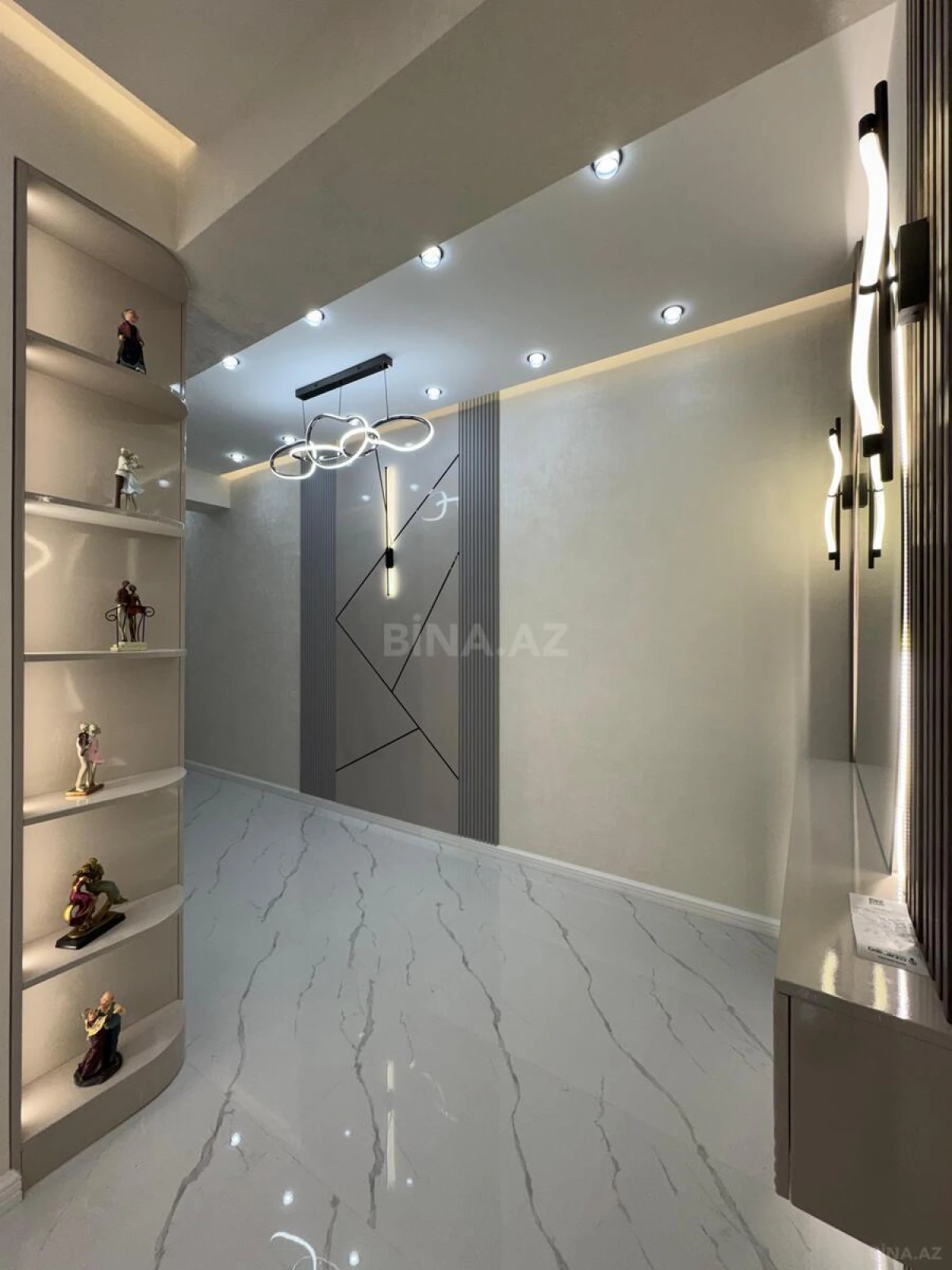 Satılır 3 otaqlı mənzil 135 m²