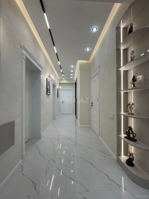 Satılır 3 otaqlı mənzil 135 m²