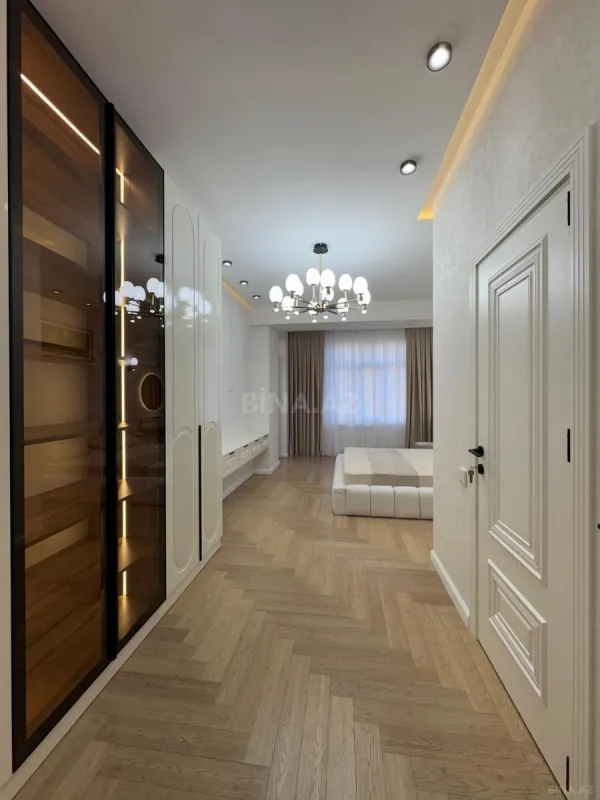 Satılır 3 otaqlı mənzil 135 m²