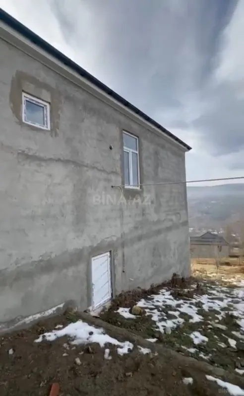 Satılır 10 otaqlı həyət evi 250 m²