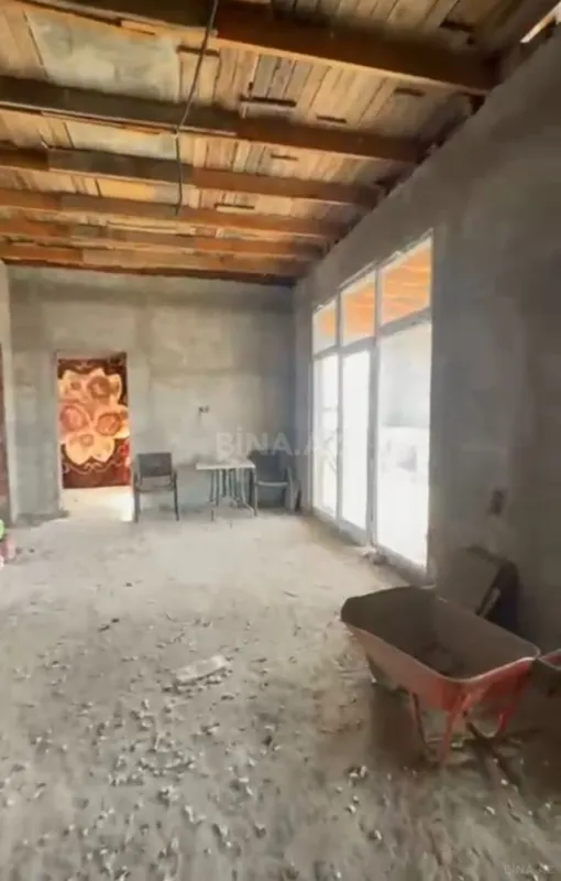 Satılır 10 otaqlı həyət evi 250 m²