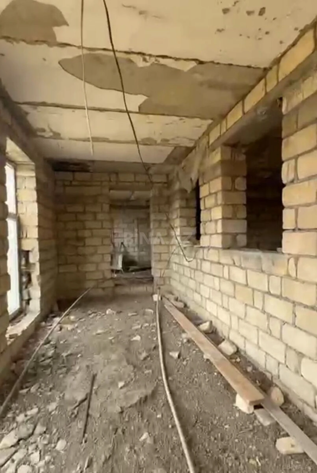 Satılır 10 otaqlı həyət evi 250 m²