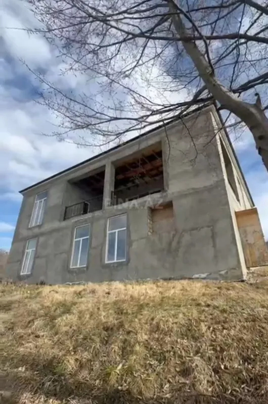 Satılır 10 otaqlı həyət evi 250 m²