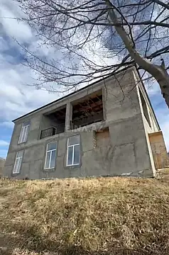 Satılır 10 otaqlı həyət evi 250 m²