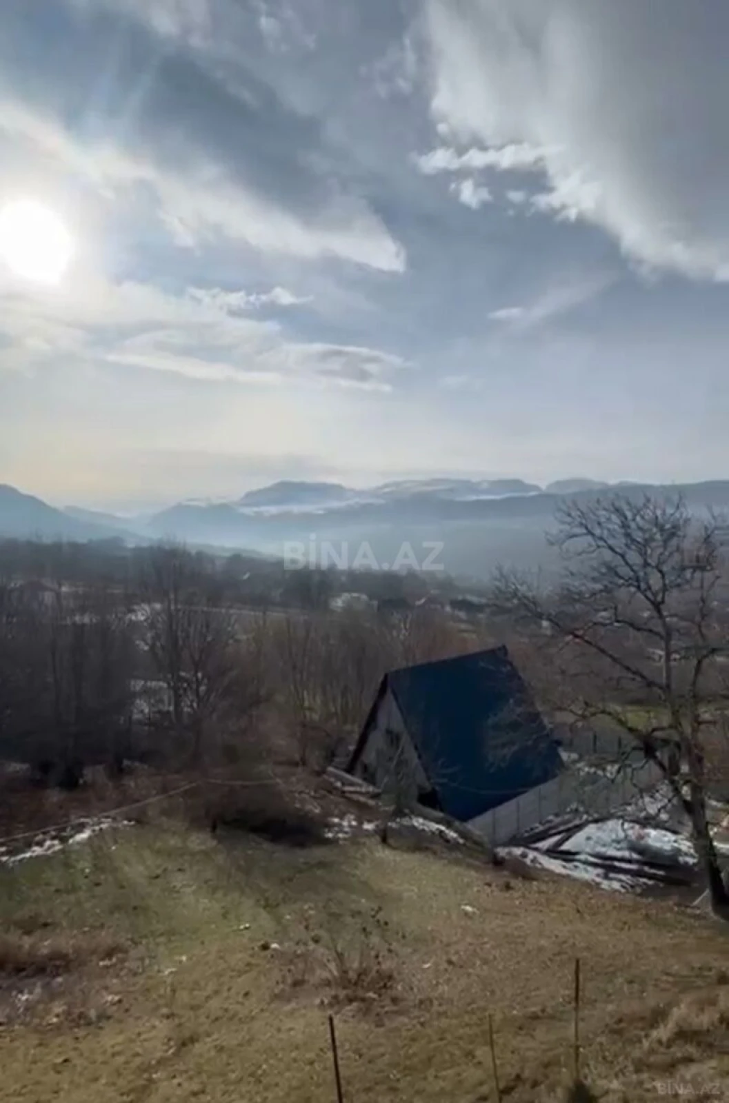 Satılır 10 otaqlı həyət evi 250 m²