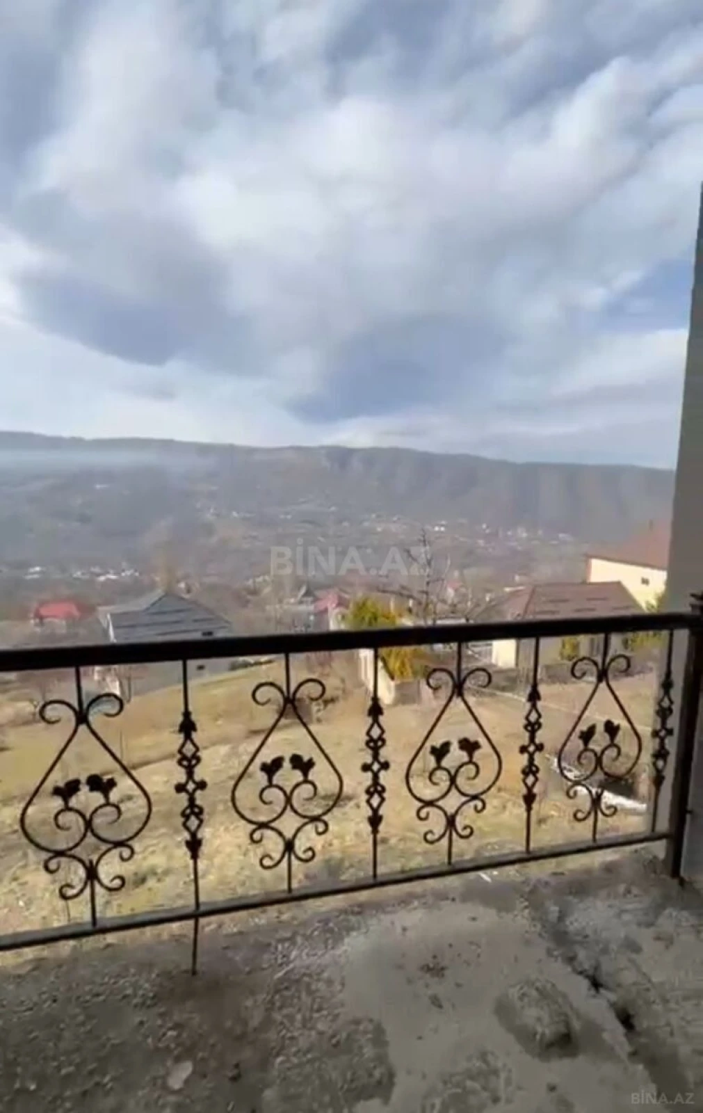 Satılır 10 otaqlı həyət evi 250 m²