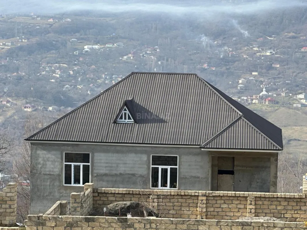 Satılır 10 otaqlı həyət evi 250 m²