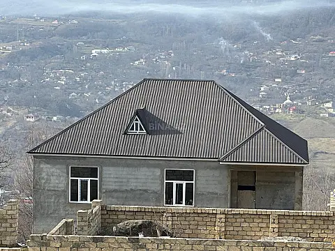 Satılır 10 otaqlı həyət evi 250 m² — Quba 10 otaq 250.00 m²