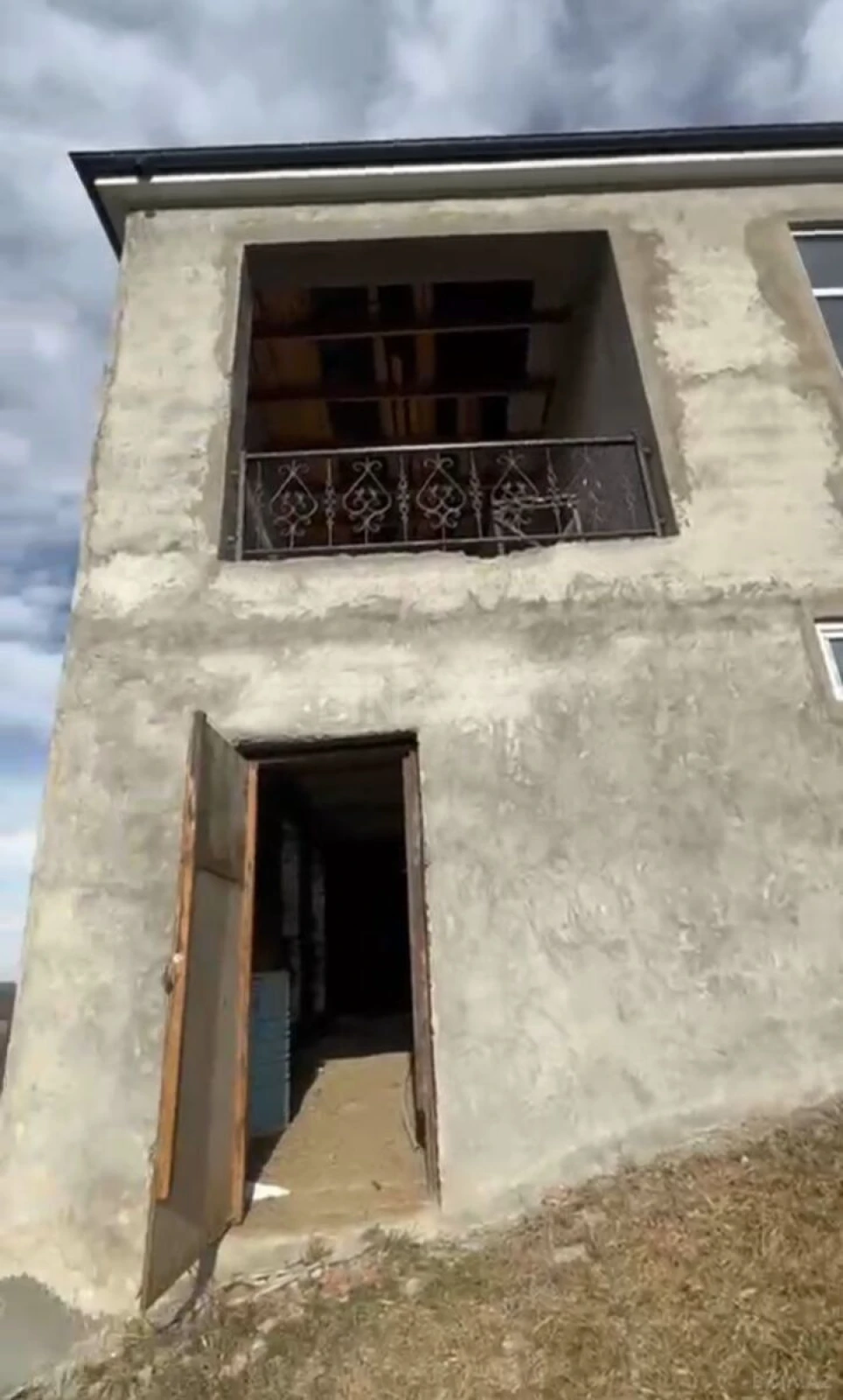 Satılır 10 otaqlı həyət evi 250 m²