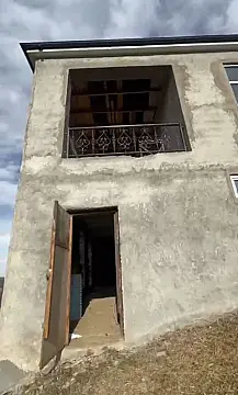 Satılır 10 otaqlı həyət evi 250 m²