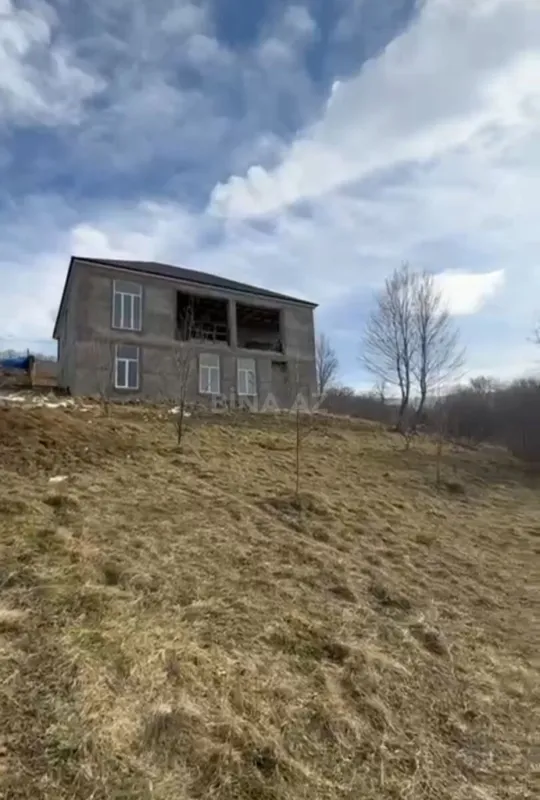 Satılır 10 otaqlı həyət evi 250 m²