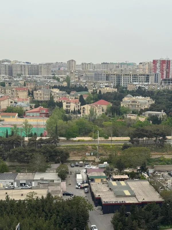 Satılır 4 otaqlı mənzil 220 m²