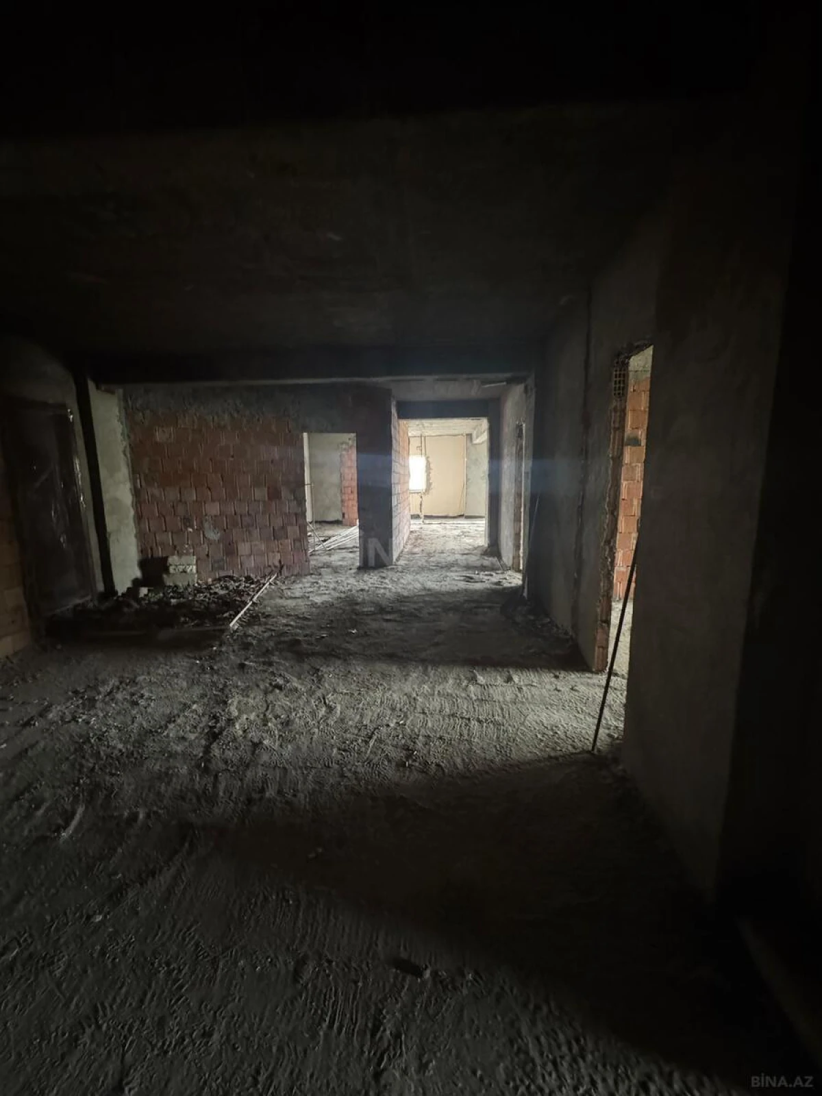 Satılır 4 otaqlı mənzil 220 m²