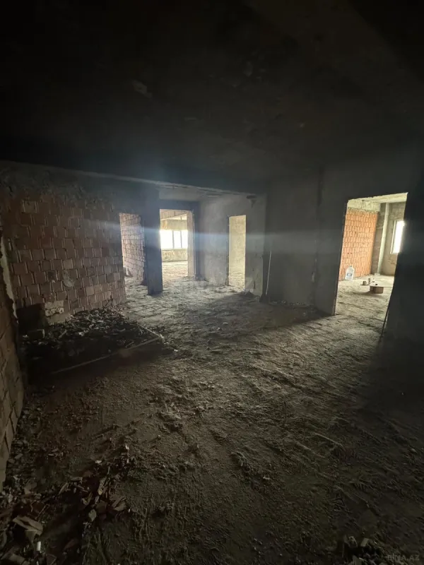 Satılır 4 otaqlı mənzil 220 m²