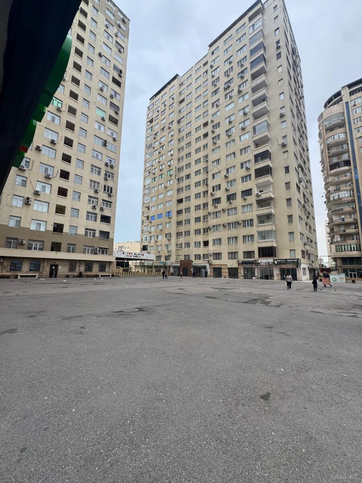 Satılır 4 otaqlı mənzil 220 m²
