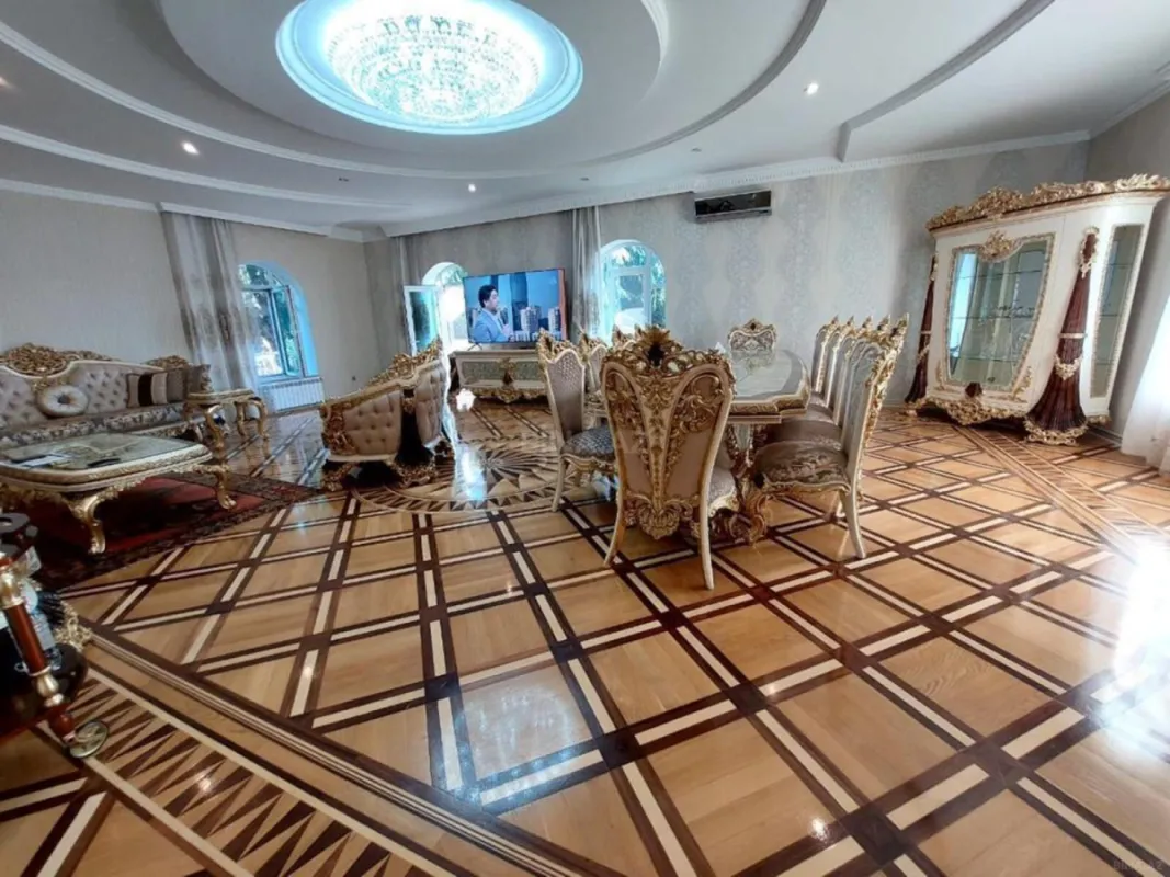 Satılır 8 otaqlı həyət evi 470 m²
