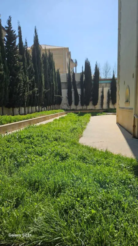 Satılır 8 otaqlı həyət evi 470 m²