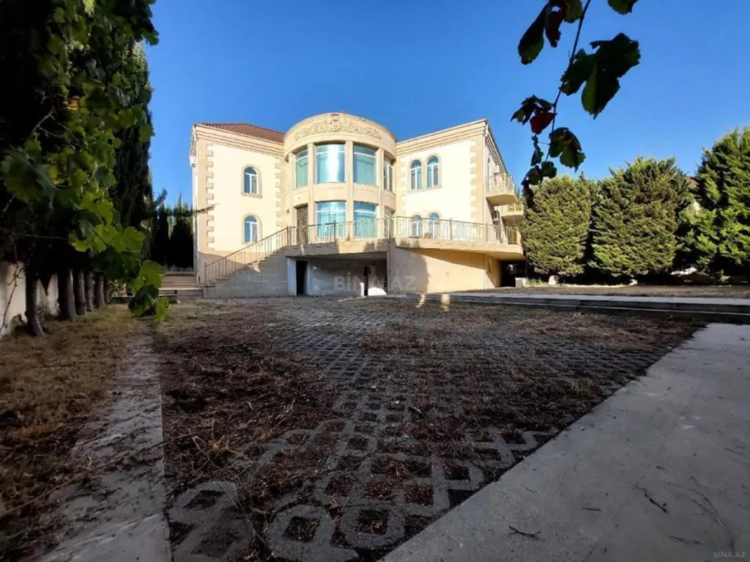 Satılır 8 otaqlı həyət evi 470 m²