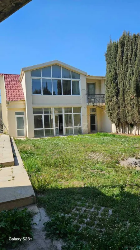 Satılır 8 otaqlı həyət evi 470 m²