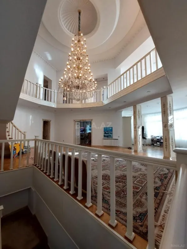 Satılır 8 otaqlı həyət evi 470 m²