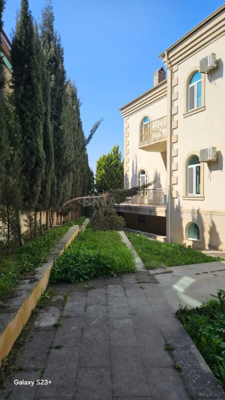 Satılır 8 otaqlı həyət evi 470 m²