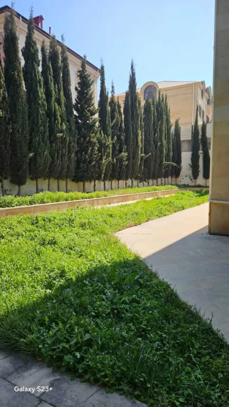 Satılır 8 otaqlı həyət evi 470 m²