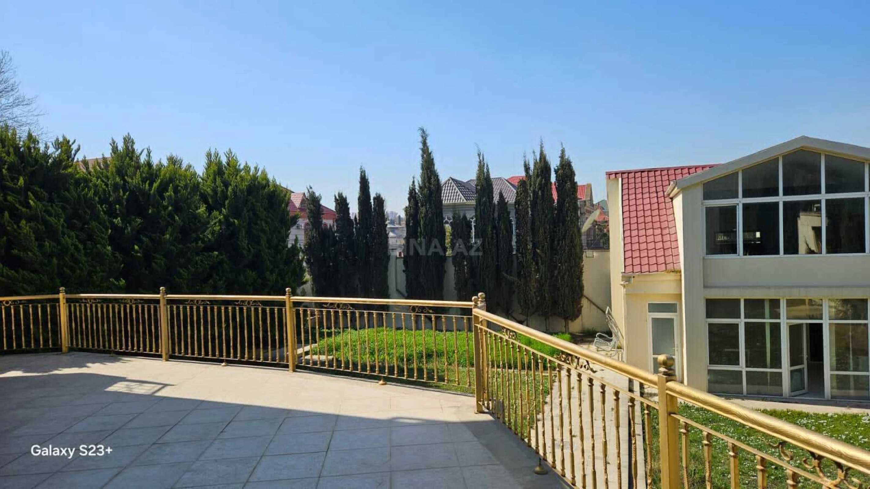 Satılır 8 otaqlı həyət evi 470 m²