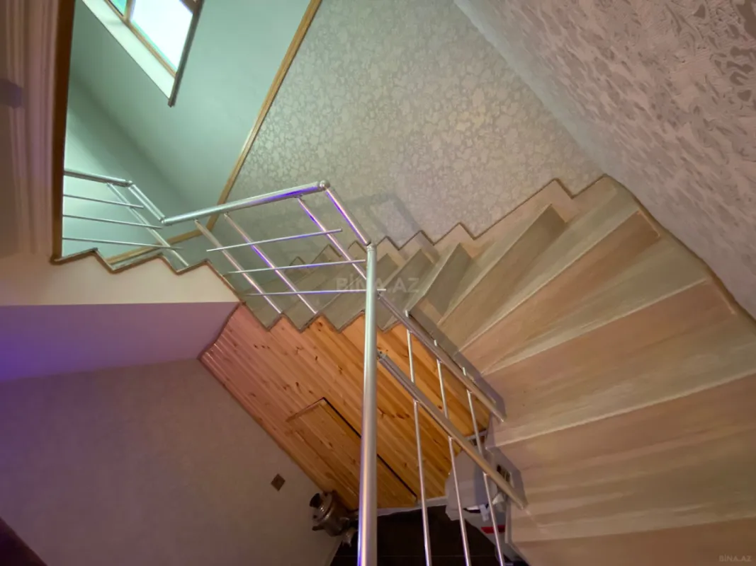 Satılır 4 otaqlı həyət evi 180 m²