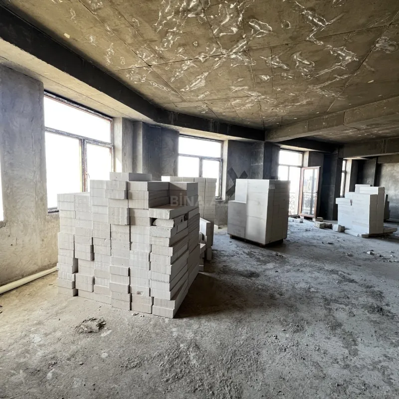 Satılır 4 otaqlı mənzil 195 m²