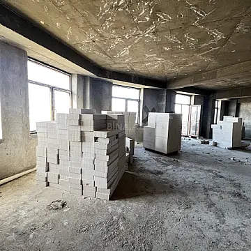 Satılır 4 otaqlı mənzil 195 m²