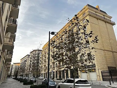 Satılır 4 otaqlı mənzil 195 m²