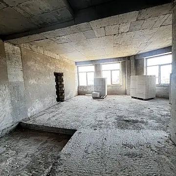 Satılır 4 otaqlı mənzil 195 m²