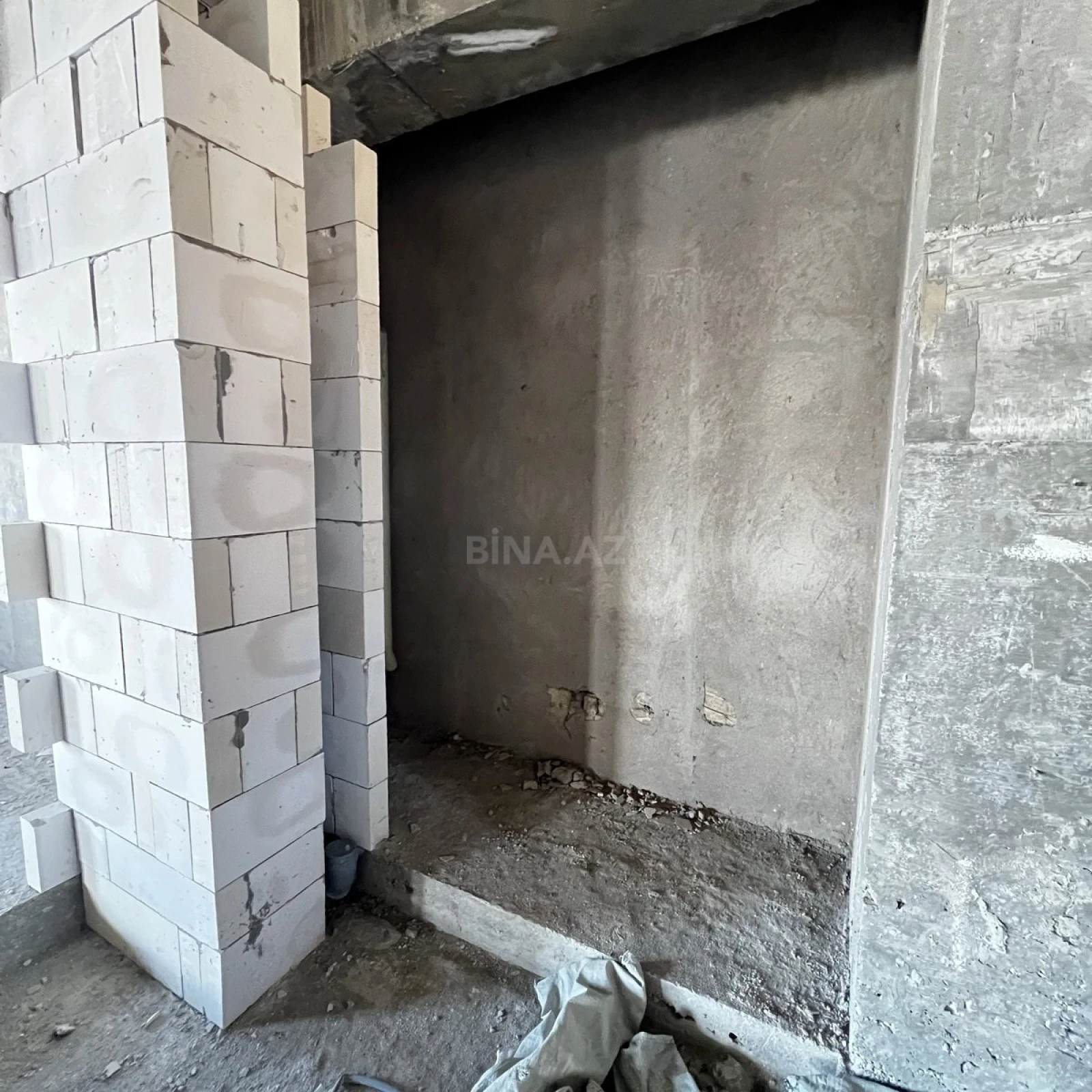 Satılır 4 otaqlı mənzil 195 m²