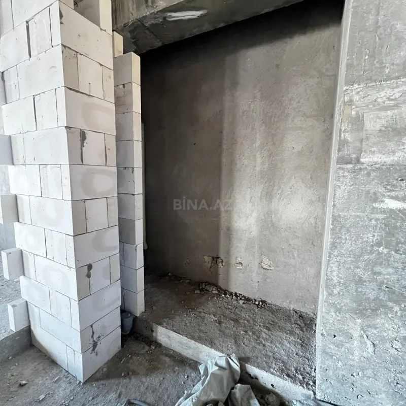 Satılır 4 otaqlı mənzil 195 m²