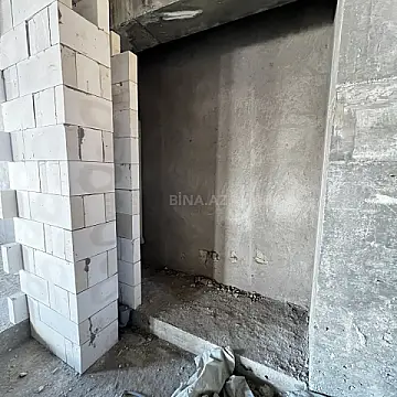 Satılır 4 otaqlı mənzil 195 m²