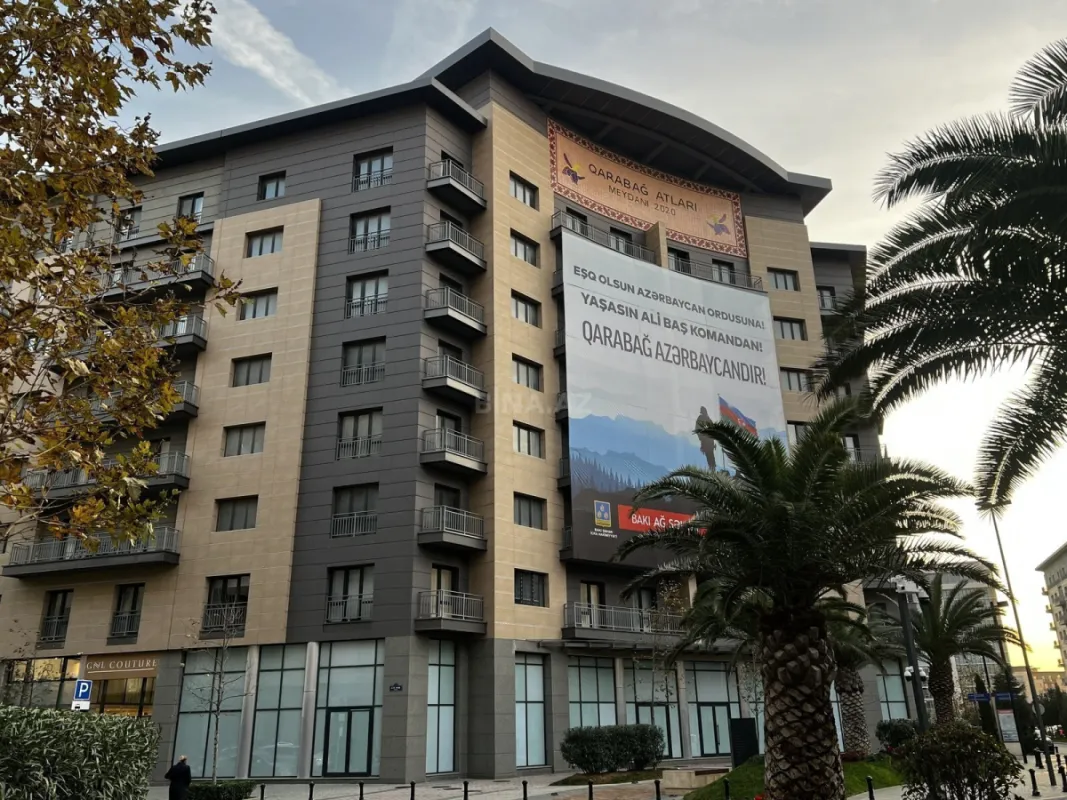 Satılır 4 otaqlı mənzil 195 m²