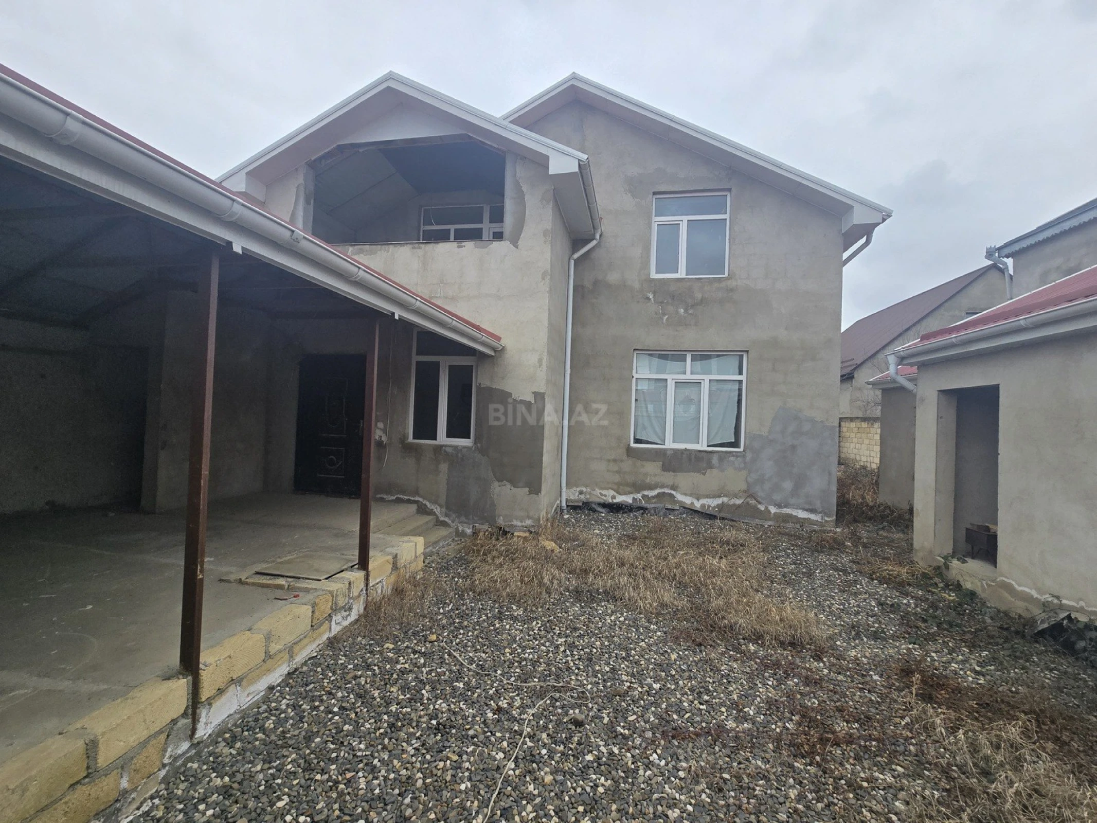 Satılır 4 otaqlı həyət evi 180 m²